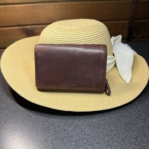 Vintage Coach Brown Leather Wallet 4" X 6" Bifold - Picture 2 of 12